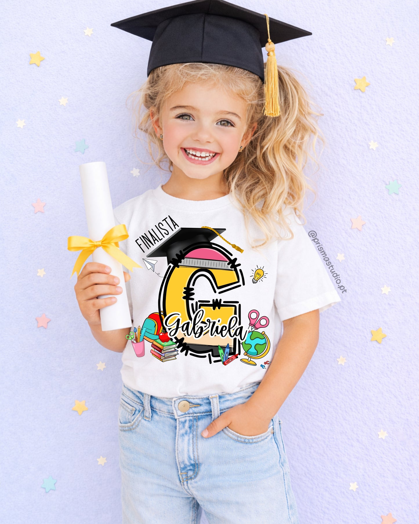 T-SHIRT FINALISTAS 2026 - MODELO COM INICIAL – Edição Exclusiva Prisma Studio®
